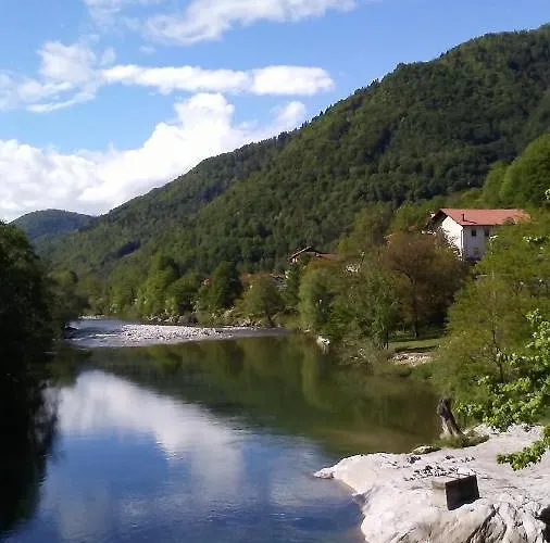 Rezi شقة Slap ob Idrijci